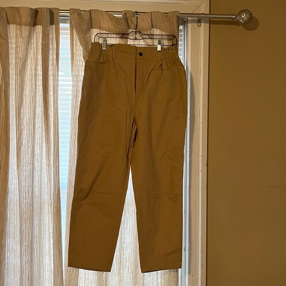 647:  EASEL NWT PANTS KHAKI (R2)